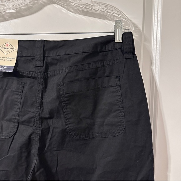 NWT St. John’s Bay Black Studded Mid-Rise Capri Cargo Pants Women’s Size 12 Y2K - Picture 8 of 13